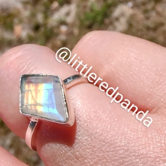 Genuine moonstone bezel set ring - Picture 4 of 7